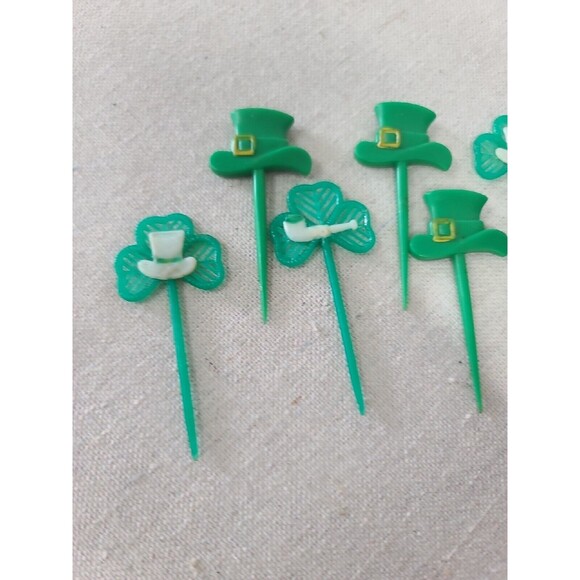Vintage  St. Patrick's lot of 11 HARD PLASTIC Cake Toppers Leprechaun - Picture 2 of 4